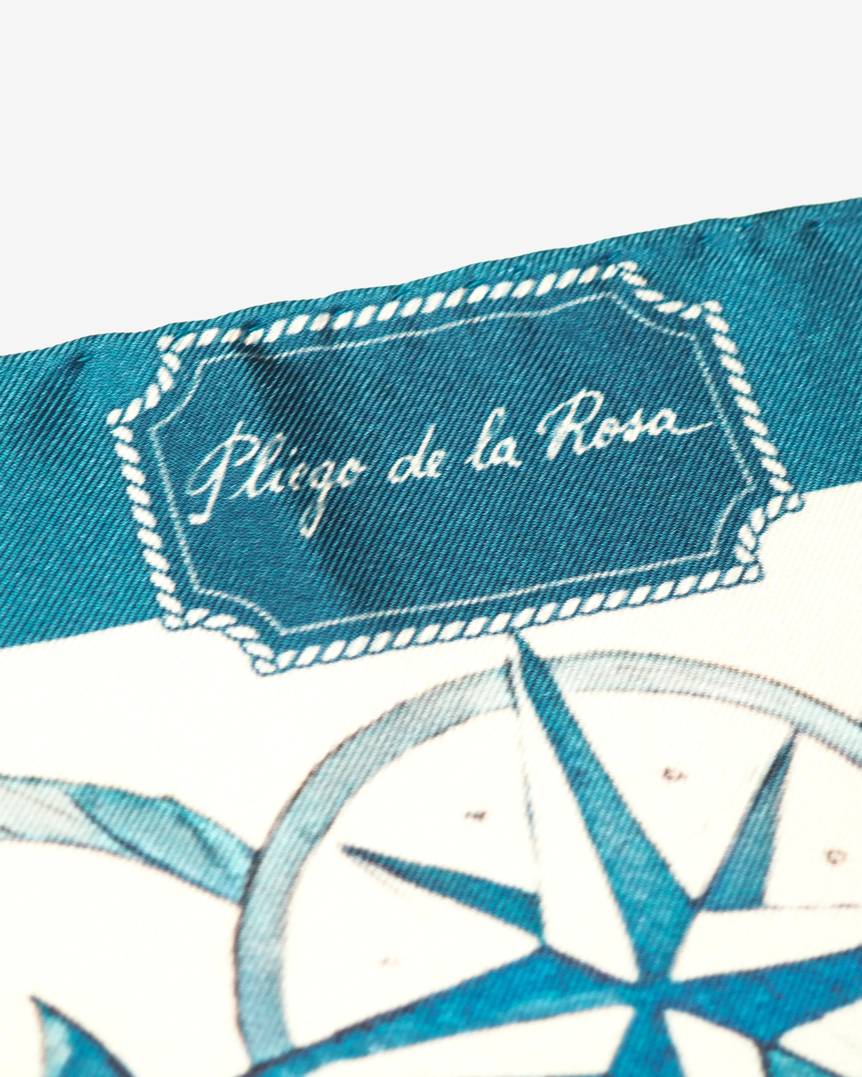 Archivo 1996 "Fondeo" –  Pañuelo de seda twill  tono azul - PLIEGO DE LA ROSA