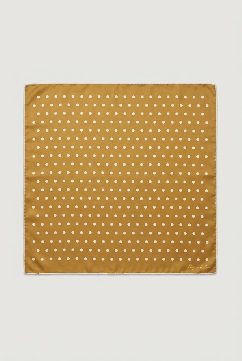 Pañuelo de seda Solera ámbar de lunares 70x70 cm – Pliego de la Rosa