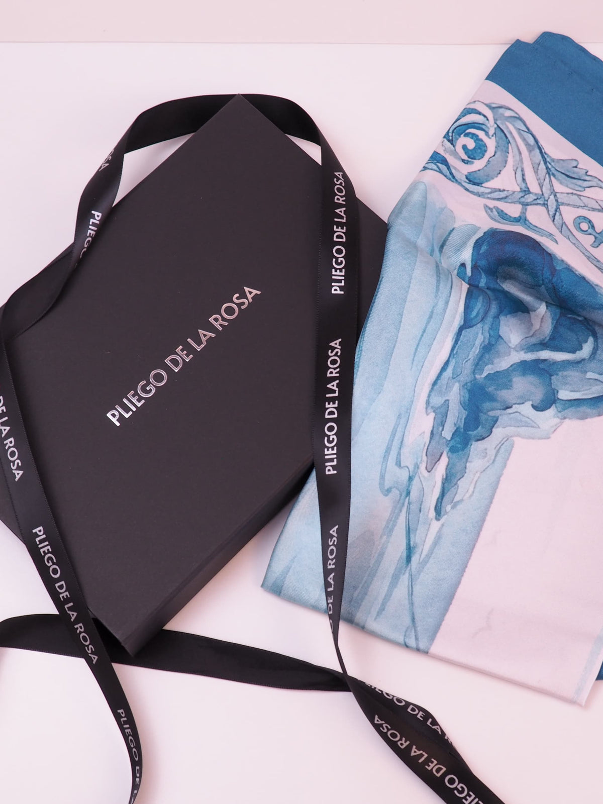 Archive 1996 "Fondeo" – Blue silk twill scarf
