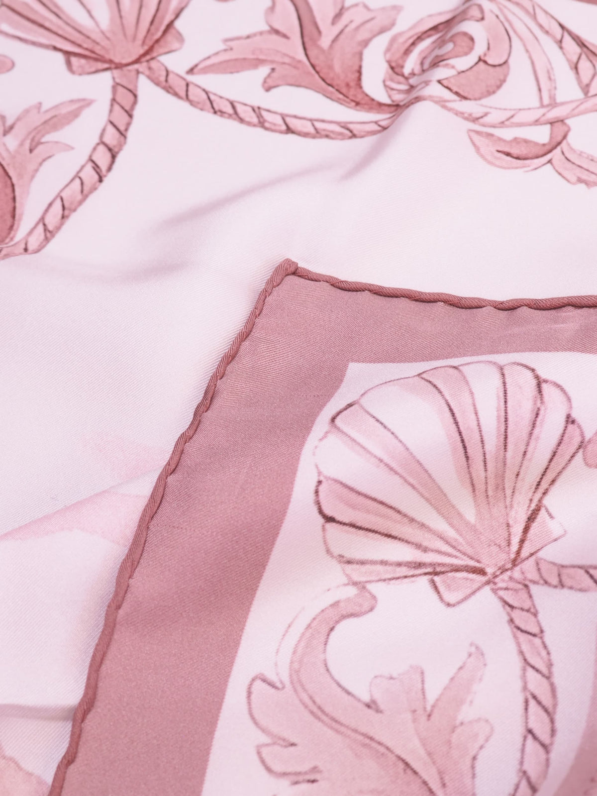Archivo 1996 "Fondeo" –  Pañuelo de seda twill  rosado