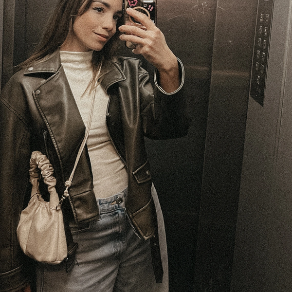 Look street style de clienta con bolso de Pliego de la Rosa